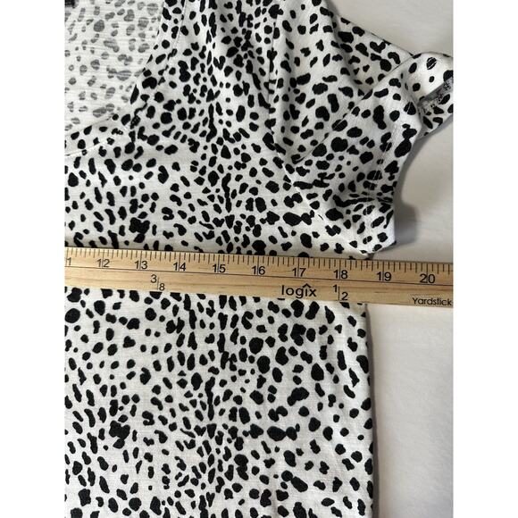 VINCE CAMUTO Scoop Neck Animal Print Short Sleeves Tee Medium Black & White - Picture 9 of 10